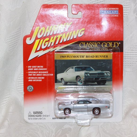 2002 JOHNNY LIGHTNING CLASSIC GOLD 1969 PLYMOUTH ROAD RUNNER SILVER  New on card - Picture 2 of 3